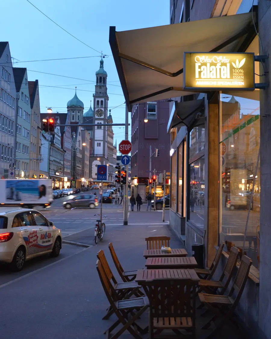 ShuShu Falafel in der Karlstraße 2 in Augsburg, abends
